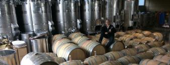 Jeanette Van Der Steen de Château Bon Baron dans la cave