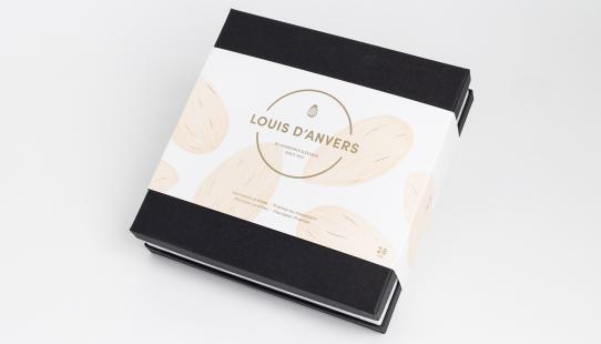 Louis d’Anvers Box 28 pralines boîte en carton noire avec 28 pralines artisanales fourré à la pâte d’amande