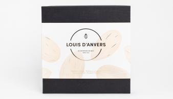Louis d’Anvers Box 28 pralines boîte en carton noire avec 28 pralines artisanales fourré à la pâte d’amande